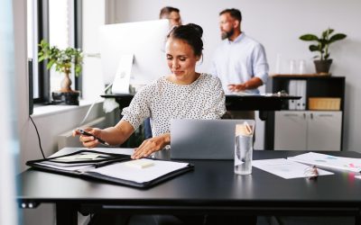 Entrepreneurs Sans Bureau : Quand Travailler Sous un Pont Devient une Stratégie